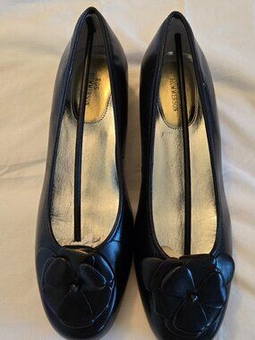 Women's size 10WW leather flats